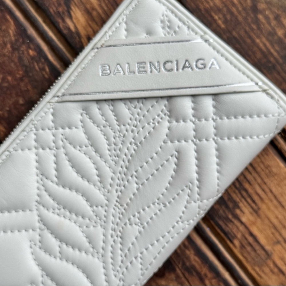 Balenciaga White Quilted Women's Wallet - Picture 6 of 8